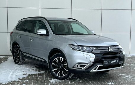 Mitsubishi Outlander III рестайлинг 3, 2021 год, 3 239 000 рублей, 3 фотография