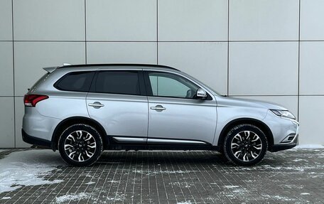 Mitsubishi Outlander III рестайлинг 3, 2021 год, 3 239 000 рублей, 5 фотография