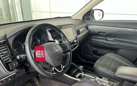 Mitsubishi Outlander III рестайлинг 3, 2021 год, 3 239 000 рублей, 20 фотография