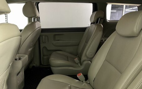 KIA Carnival III, 2015 год, 2 270 000 рублей, 13 фотография