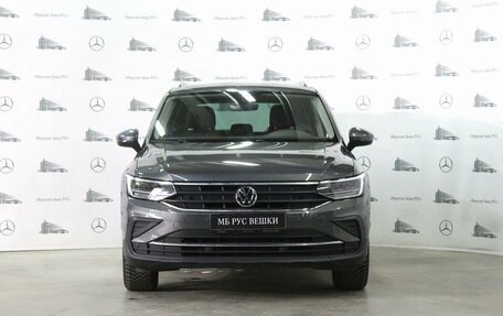 Volkswagen Tiguan II, 2021 год, 3 595 000 рублей, 2 фотография