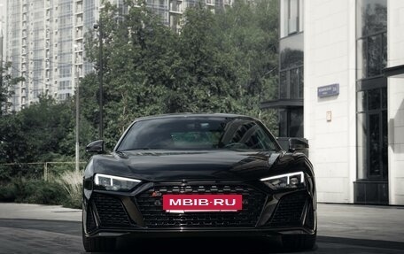 Audi R8, 2021 год, 21 000 000 рублей, 3 фотография