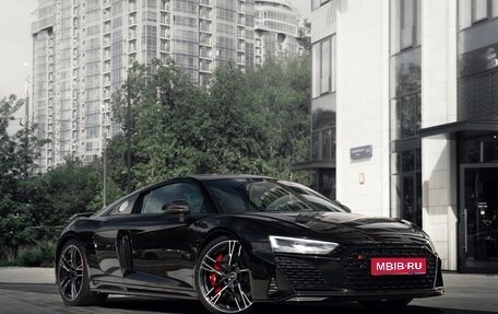 Audi R8, 2021 год, 21 000 000 рублей, 1 фотография