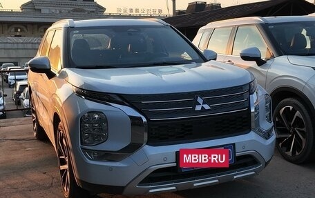 Mitsubishi Outlander, 2022 год, 3 300 000 рублей, 3 фотография