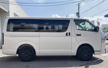 Toyota HiAce H200, 2021 год, 3 945 000 рублей, 5 фотография