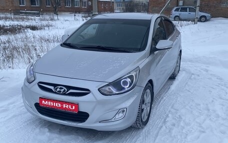 Hyundai Solaris II рестайлинг, 2012 год, 900 000 рублей, 1 фотография