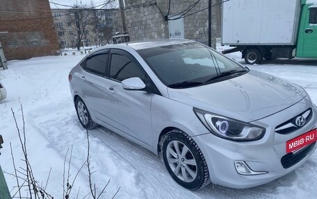 Hyundai Solaris II рестайлинг, 2012 год, 900 000 рублей, 2 фотография