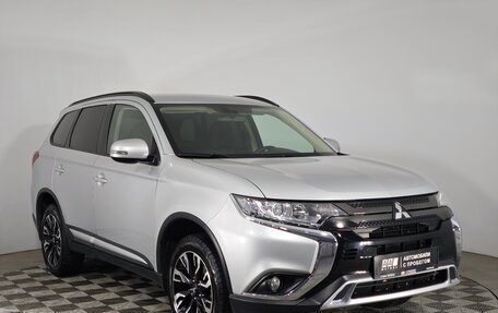 Mitsubishi Outlander III рестайлинг 3, 2021 год, 2 599 000 рублей, 3 фотография