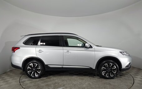 Mitsubishi Outlander III рестайлинг 3, 2021 год, 2 599 000 рублей, 4 фотография