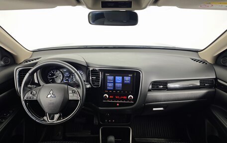 Mitsubishi Outlander III рестайлинг 3, 2021 год, 2 599 000 рублей, 17 фотография