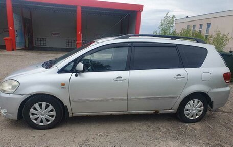 Toyota Avensis Verso I рестайлинг, 2002 год, 620 000 рублей, 2 фотография