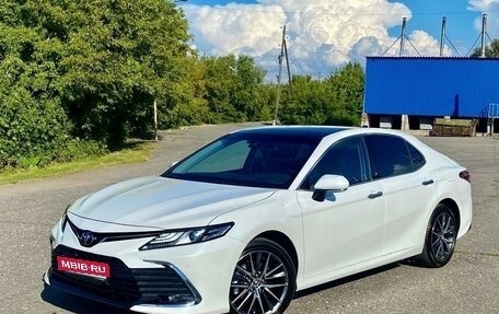 Toyota Camry, 2022 год, 3 800 000 рублей, 1 фотография