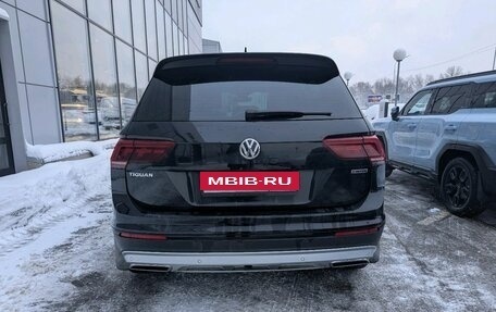 Volkswagen Tiguan II, 2019 год, 2 299 000 рублей, 5 фотография