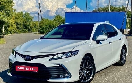 Toyota Camry, 2022 год, 3 800 000 рублей, 2 фотография