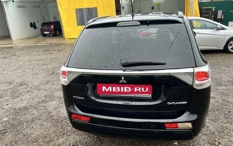 Mitsubishi Outlander III рестайлинг 3, 2013 год, 1 500 000 рублей, 2 фотография