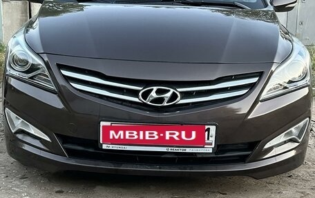 Hyundai Solaris II рестайлинг, 2015 год, 1 100 000 рублей, 3 фотография