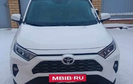 Toyota RAV4, 2021 год, 4 000 000 рублей, 9 фотография