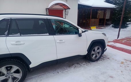 Toyota RAV4, 2021 год, 4 000 000 рублей, 12 фотография