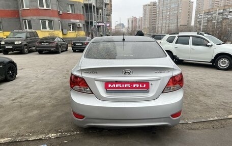 Hyundai Solaris II рестайлинг, 2013 год, 950 000 рублей, 4 фотография