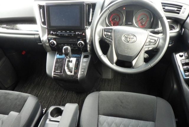 Toyota Vellfire, 2021 год, 3 520 000 рублей, 3 фотография