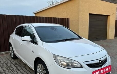 Opel Astra J, 2010 год, 815 000 рублей, 3 фотография