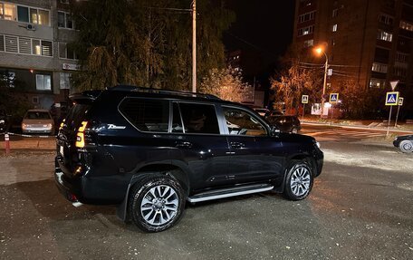 Toyota Land Cruiser Prado 150 рестайлинг 2, 2022 год, 8 900 000 рублей, 2 фотография