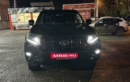 Toyota Land Cruiser Prado 150 рестайлинг 2, 2022 год, 8 900 000 рублей, 4 фотография