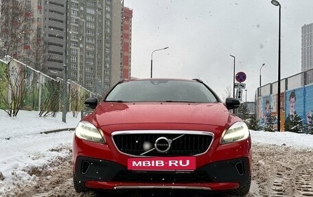 Volvo V40 Cross Country I, 2018 год, 2 300 000 рублей, 2 фотография