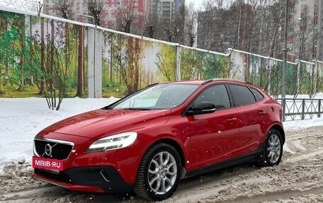 Volvo V40 Cross Country I, 2018 год, 2 300 000 рублей, 5 фотография