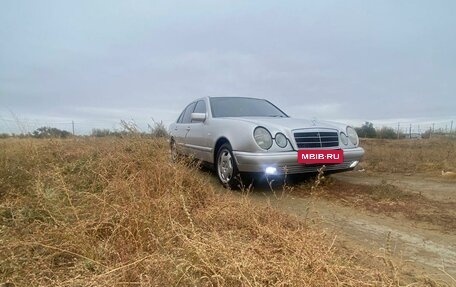 Mercedes-Benz E-Класс, 1996 год, 450 000 рублей, 3 фотография