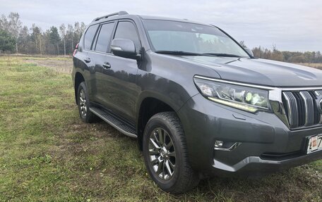 Toyota Land Cruiser Prado 150 рестайлинг 2, 2020 год, 9 300 000 рублей, 6 фотография