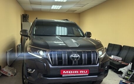 Toyota Land Cruiser Prado 150 рестайлинг 2, 2020 год, 9 300 000 рублей, 18 фотография