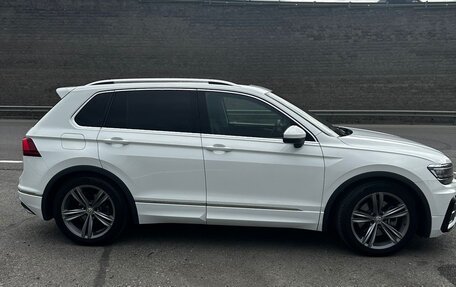 Volkswagen Tiguan II, 2018 год, 3 049 000 рублей, 3 фотография