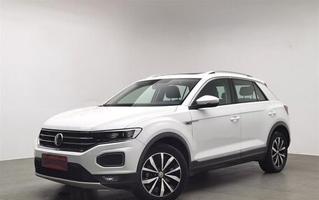 Volkswagen T-Roc I, 2021 год, 2 030 000 рублей, 1 фотография