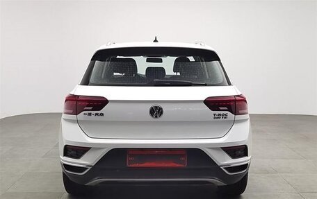 Volkswagen T-Roc I, 2021 год, 2 030 000 рублей, 3 фотография