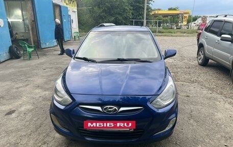 Hyundai Solaris II рестайлинг, 2012 год, 750 000 рублей, 3 фотография