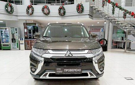 Mitsubishi Outlander III рестайлинг 3, 2018 год, 2 320 000 рублей, 4 фотография