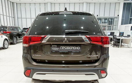 Mitsubishi Outlander III рестайлинг 3, 2018 год, 2 320 000 рублей, 10 фотография