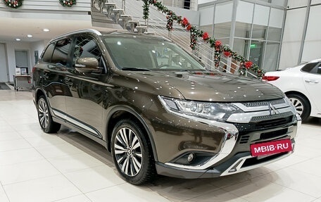 Mitsubishi Outlander III рестайлинг 3, 2018 год, 2 320 000 рублей, 6 фотография