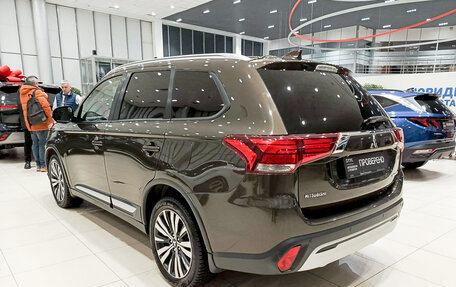 Mitsubishi Outlander III рестайлинг 3, 2018 год, 2 320 000 рублей, 11 фотография