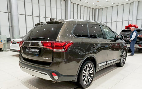 Mitsubishi Outlander III рестайлинг 3, 2018 год, 2 320 000 рублей, 9 фотография