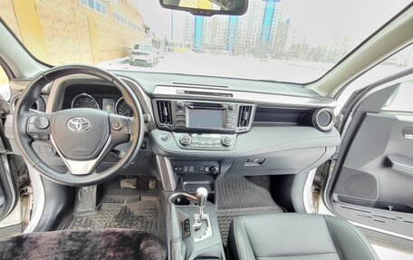 Toyota RAV4, 2015 год, 2 457 000 рублей, 14 фотография