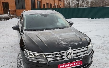 Volkswagen Tiguan II, 2020 год, 3 650 000 рублей, 2 фотография