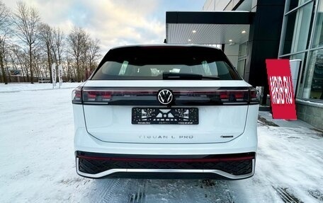 Volkswagen Tiguan, 2024 год, 5 990 000 рублей, 9 фотография