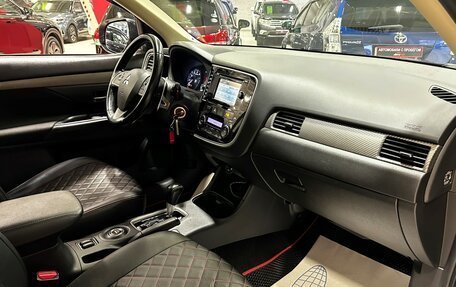 Mitsubishi Outlander III рестайлинг 3, 2014 год, 1 887 000 рублей, 14 фотография