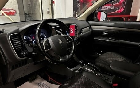 Mitsubishi Outlander III рестайлинг 3, 2014 год, 1 887 000 рублей, 8 фотография