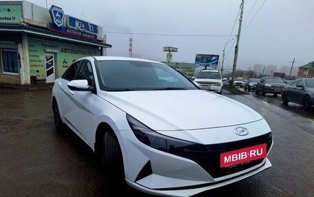 Hyundai Elantra, 2021 год, 2 250 000 рублей, 2 фотография