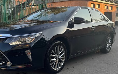 Toyota Camry, 2017 год, 2 200 000 рублей, 4 фотография