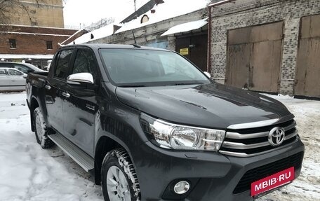 Toyota Hilux VIII, 2017 год, 4 200 000 рублей, 8 фотография