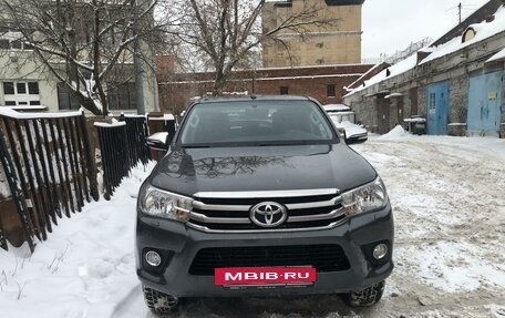 Toyota Hilux VIII, 2017 год, 4 200 000 рублей, 4 фотография